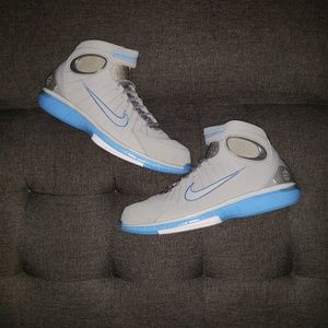 Men's basketball shoes